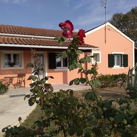 Lonelia'S Family Homes Λευκίμμη Εξωτερικό φωτογραφία
